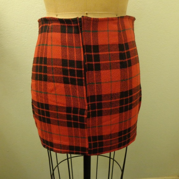 Red and Black Plaid Mini Skirt - Picture 3 of 4